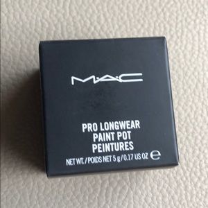MAC pro longwear paint pot-color: Layin Low